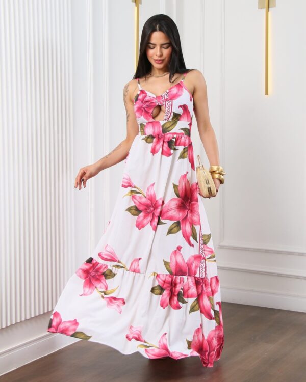Vestido longo floral pink e branco para eventos e casual, com alças finas e detalhes charm��s.