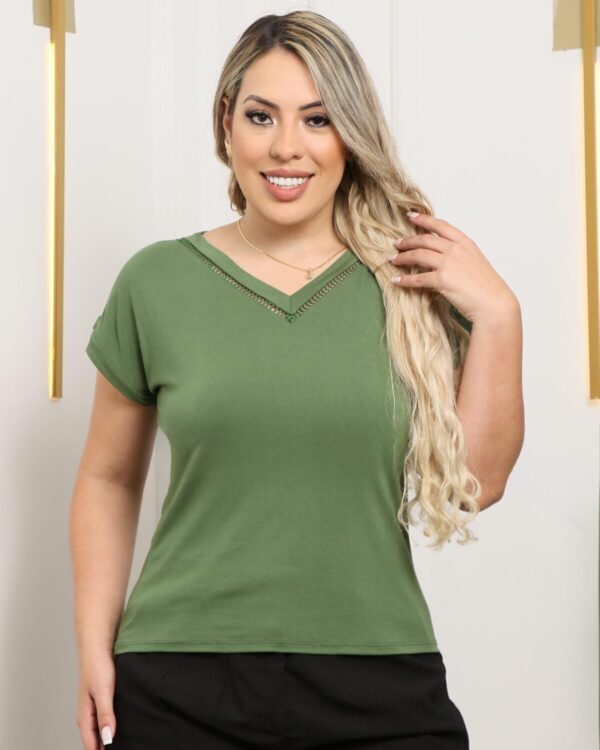 Camiseta verde feminina, moda casual, look confortável, roupas femininas, shopping online.